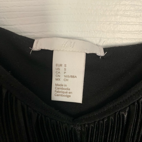 H&M Black Ribbed Plisse Cami size 6 - Picture 3 of 5